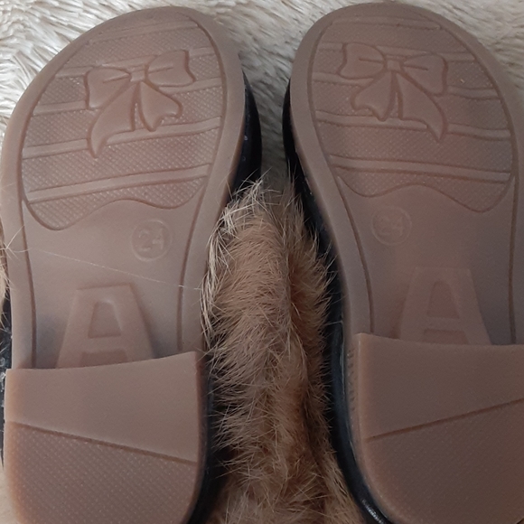 Baby slippers - Picture 2 of 3